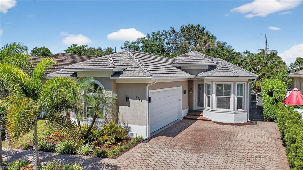 2769 Linda DR, Naples, FL 34112