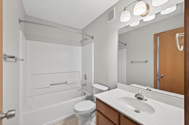 15687 Finewood Court, Apple Valley, MN 55124