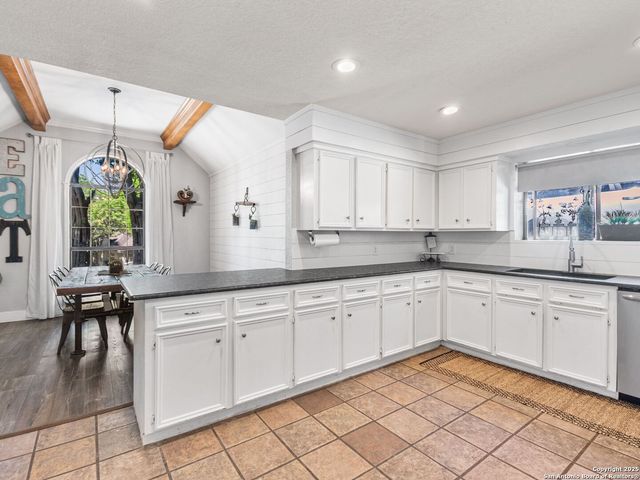 834 Candlewood Cir, New Braunfels, TX 78130