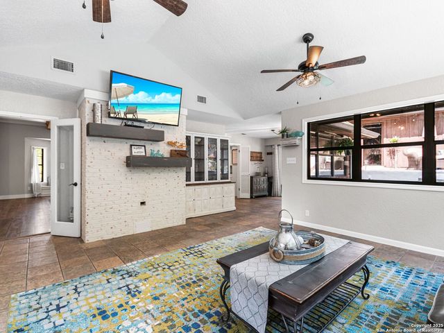 834 Candlewood Cir, New Braunfels, TX 78130