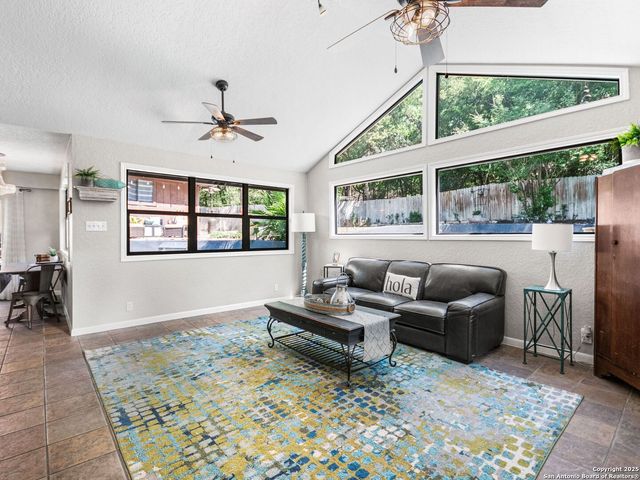 834 Candlewood Cir, New Braunfels, TX 78130