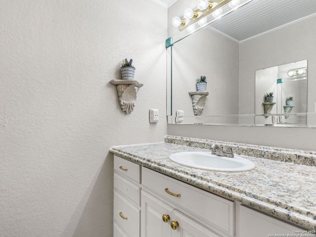 834 Candlewood Cir, New Braunfels, TX 78130