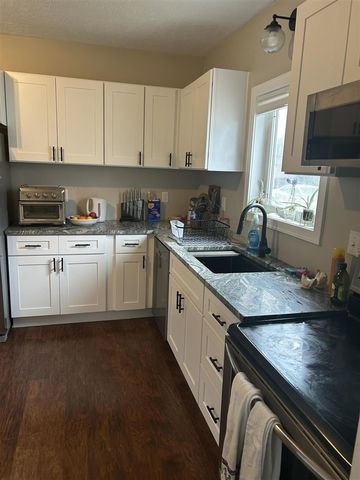 45 E 18th Street, Holland, MI 49423
