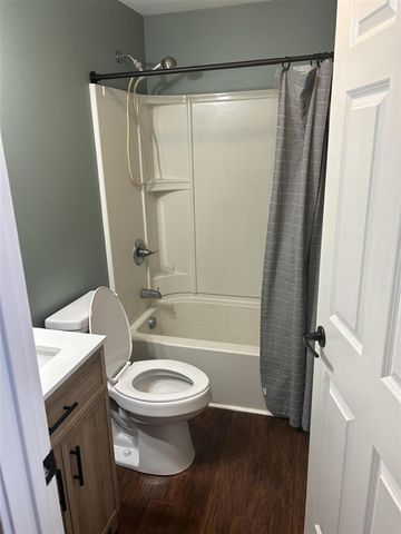 45 E 18th Street, Holland, MI 49423