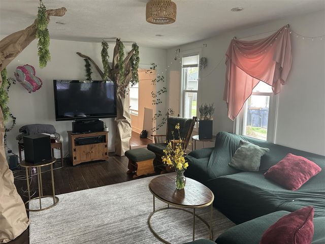 45 E 18th Street, Holland, MI 49423
