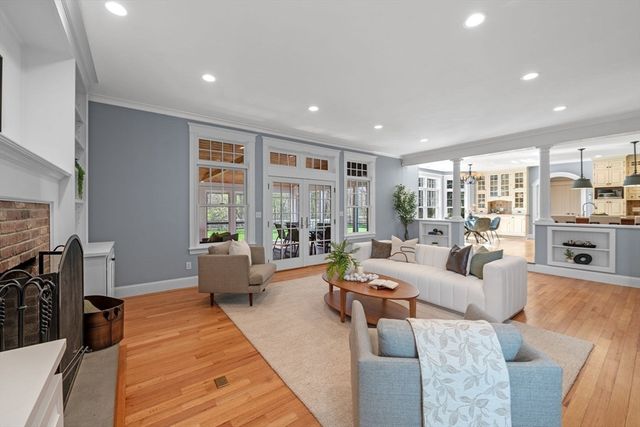 102 River Rd, Topsfield, MA 01983