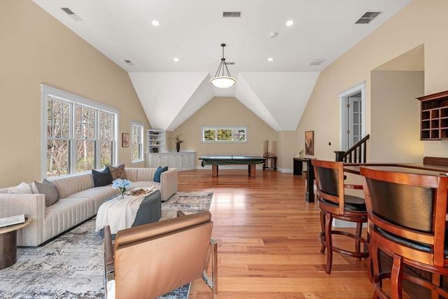 102 River Rd, Topsfield, MA 01983
