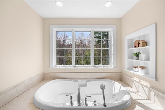 102 River Rd, Topsfield, MA 01983