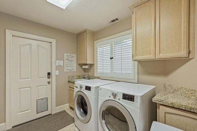 950 Cologne Ct, Lodi, CA 95242