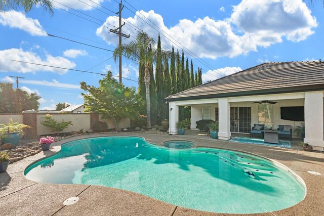 950 Cologne Ct, Lodi, CA 95242