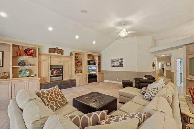 950 Cologne Ct, Lodi, CA 95242
