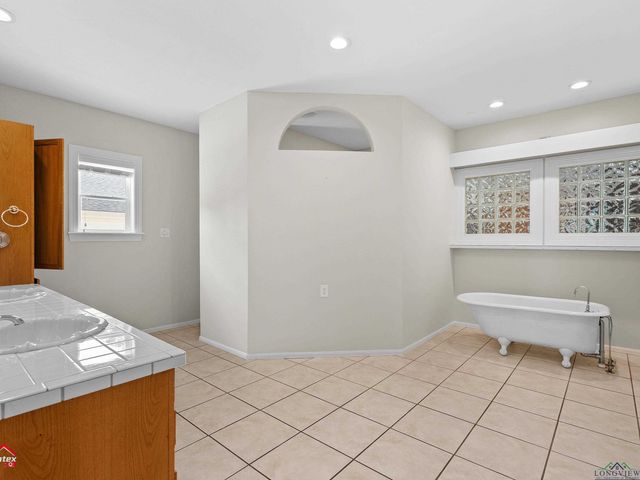 1609 Old Nacogdoches Rd, Henderson, TX 75654