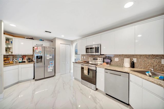 10880 NW 58th Ter, Doral, FL 33178