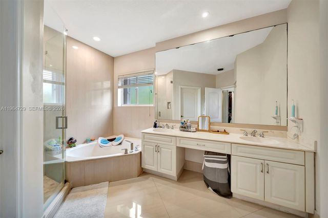 10880 NW 58th Ter, Doral, FL 33178