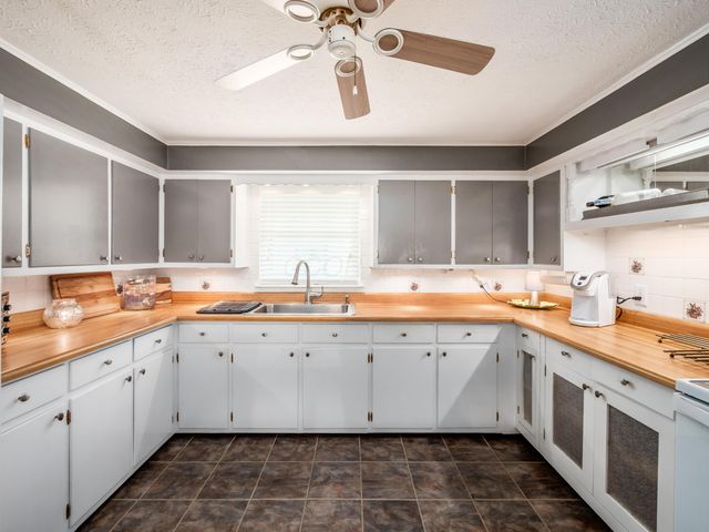 3 Lakeview Drive, Thornville, OH 43076