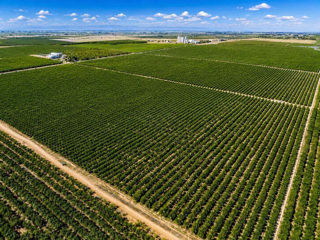32487 Avenue 12, Madera, CA 93636