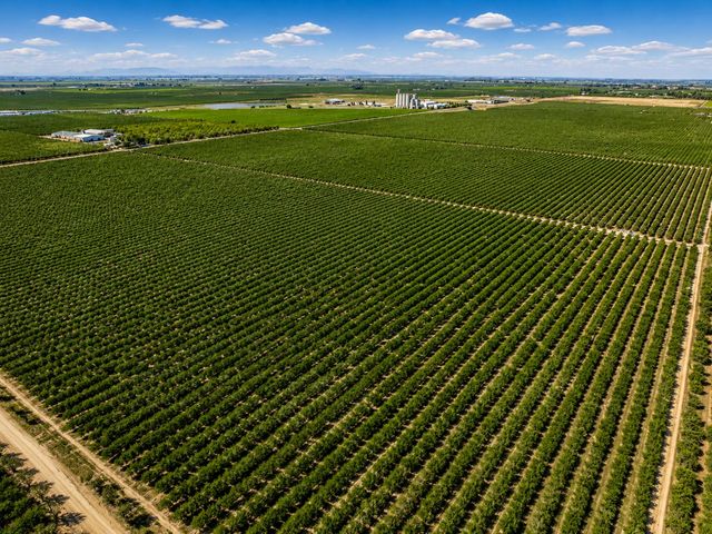 32487 Avenue 12, Madera, CA 93636
