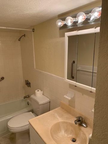 1907 NE 2nd Street 2, Deerfield Beach, FL 33441
