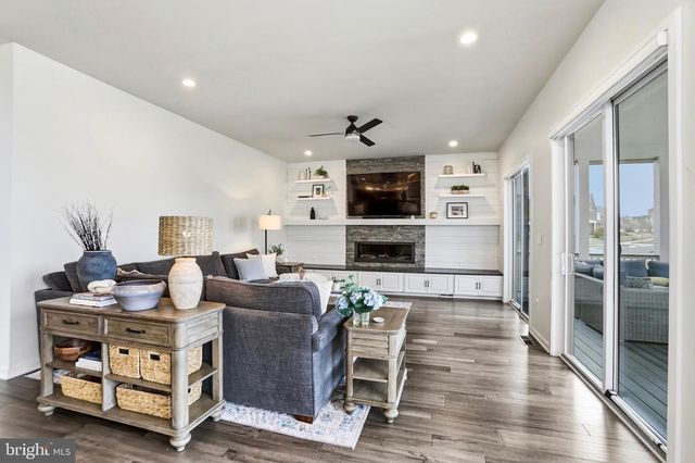 41306 STAGS LEAP DR, Aldie, VA 20105