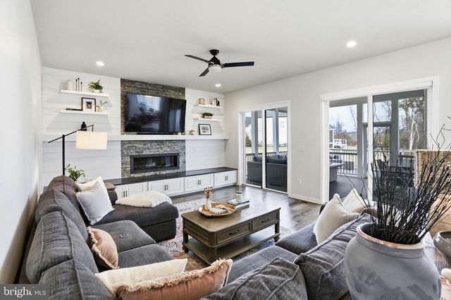 41306 STAGS LEAP DR, Aldie, VA 20105