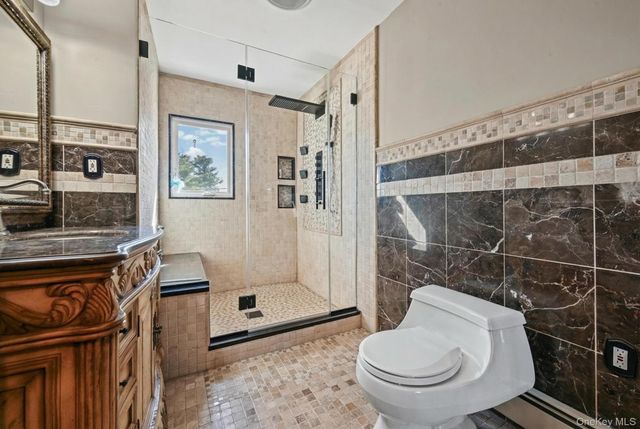 16 Tudor Road, Hicksville, NY 11801