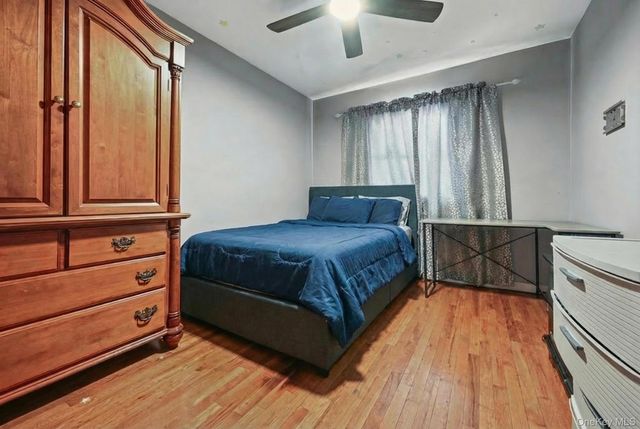 16 Tudor Road, Hicksville, NY 11801