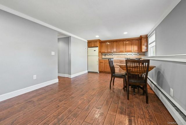 16 Tudor Road, Hicksville, NY 11801