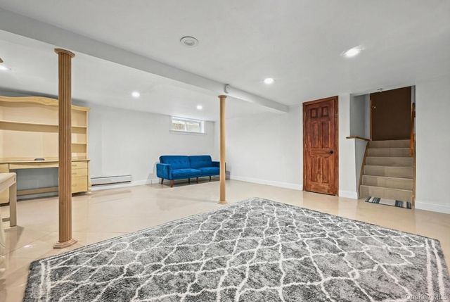 16 Tudor Road, Hicksville, NY 11801