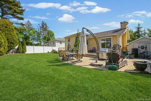 16 Tudor Road, Hicksville, NY 11801