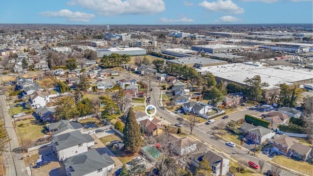 16 Tudor Road, Hicksville, NY 11801