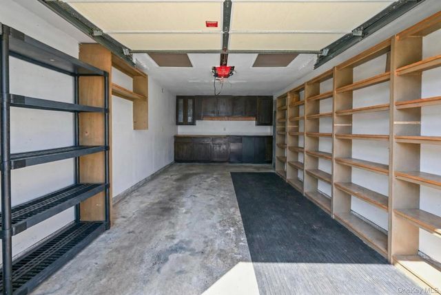 16 Tudor Road, Hicksville, NY 11801