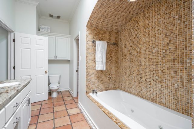 1202 Country Club Dr, Midland, TX 79701