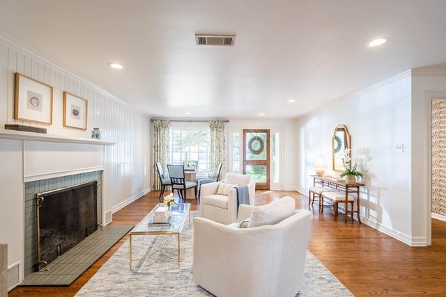 1202 Country Club Dr, Midland, TX 79701