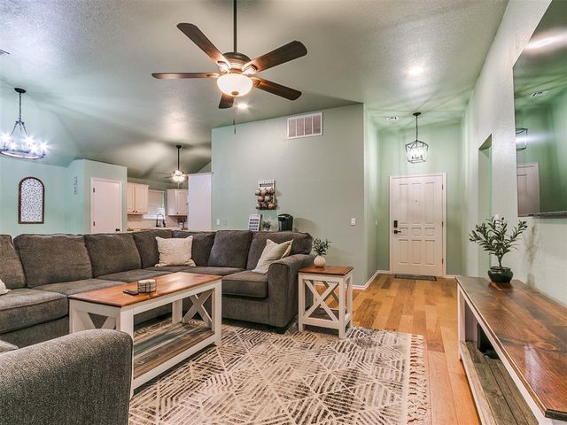 2800 Allspice Run, Norman, OK 73026