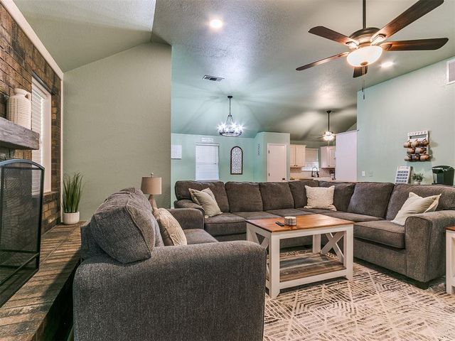 2800 Allspice Run, Norman, OK 73026