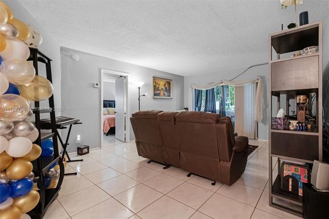 4000 NW 44th Avenue 205, Lauderdale Lakes, FL 33319