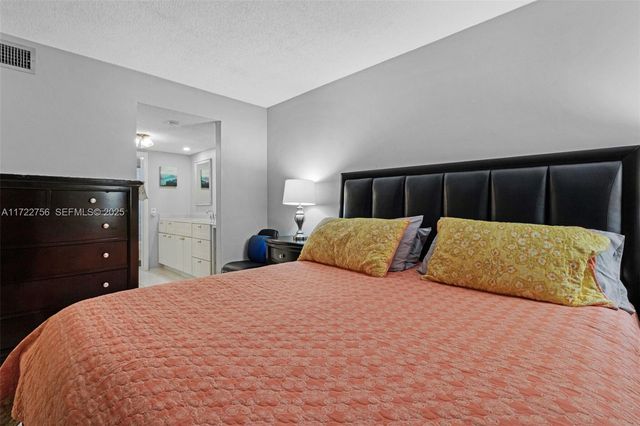 4000 NW 44th Avenue 205, Lauderdale Lakes, FL 33319