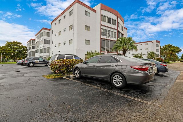 4000 NW 44th Avenue 205, Lauderdale Lakes, FL 33319