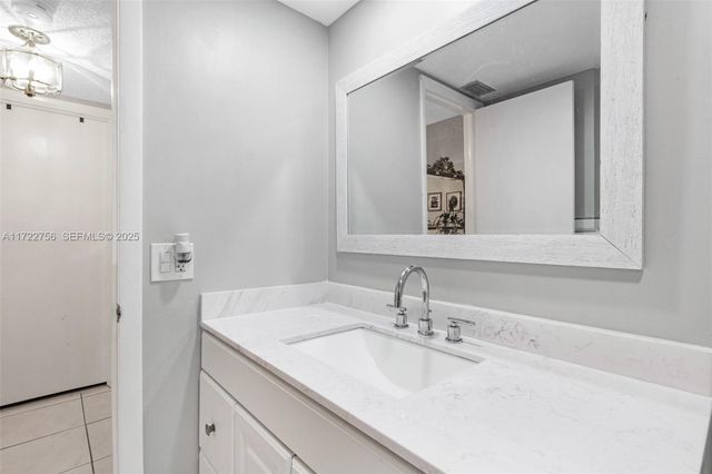 4000 NW 44th Avenue 205, Lauderdale Lakes, FL 33319