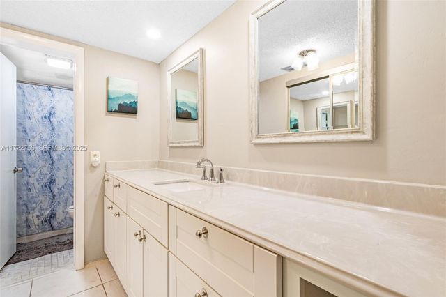 4000 NW 44th Avenue 205, Lauderdale Lakes, FL 33319
