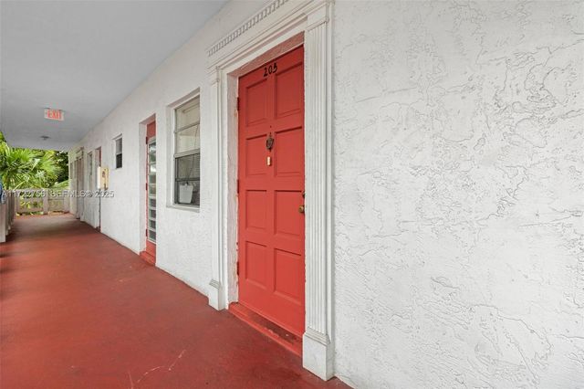 4000 NW 44th Avenue 205, Lauderdale Lakes, FL 33319