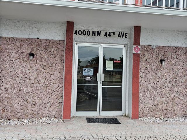 4000 NW 44th Avenue 205, Lauderdale Lakes, FL 33319