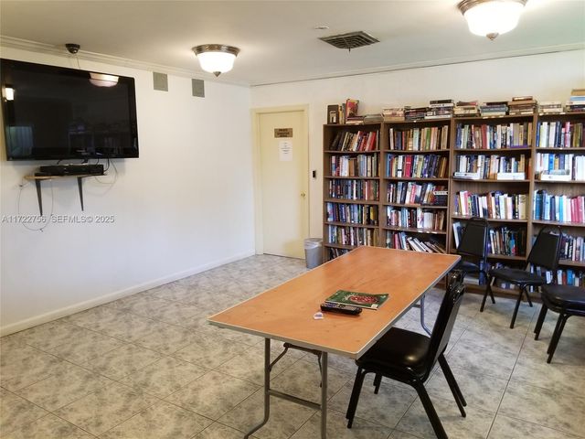 4000 NW 44th Avenue 205, Lauderdale Lakes, FL 33319