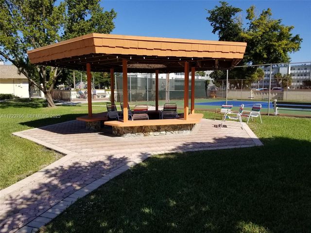 4000 NW 44th Avenue 205, Lauderdale Lakes, FL 33319