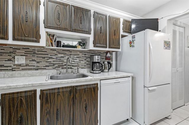 4000 NW 44th Avenue 205, Lauderdale Lakes, FL 33319