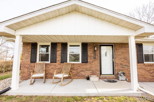 2340 Marine Road, Highland, IL 62249