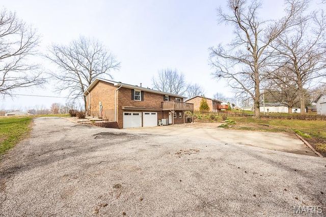 2340 Marine Road, Highland, IL 62249