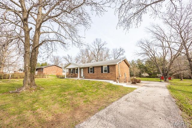 2340 Marine Road, Highland, IL 62249