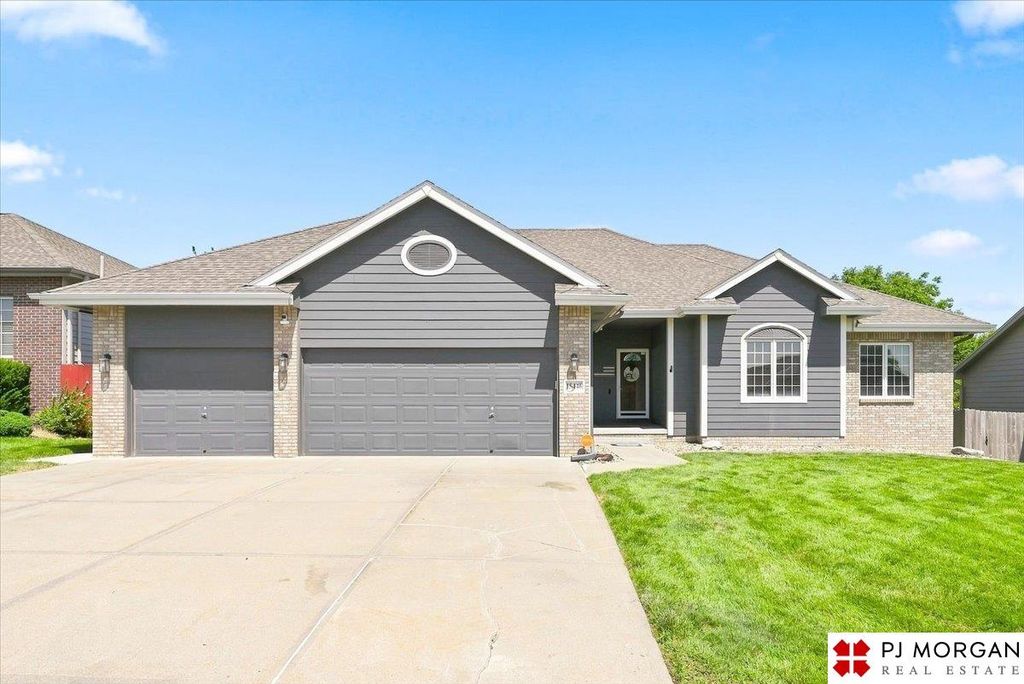 15446 Briar Street, Omaha, NE 68138