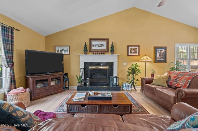 265 Longleaf Drive, West End, NC 27376